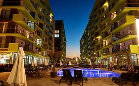 Vintage Breeze Apartment - Spa Pools Resort